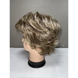 Tony Of Beverly #1 Short Feathered Layered Highlights Wig